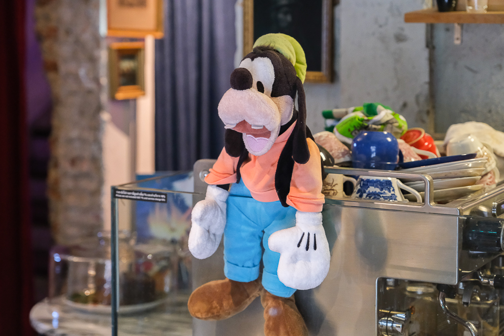 泰國曼谷｜e-ga LAB．一樓是A pink rabbit + Bob蛋糕店，嵩越路人氣咖啡甜點推薦 @飛天璇的口袋