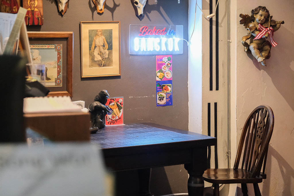 泰國曼谷｜e-ga LAB．一樓是A pink rabbit + Bob蛋糕店，嵩越路人氣咖啡甜點推薦 @飛天璇的口袋