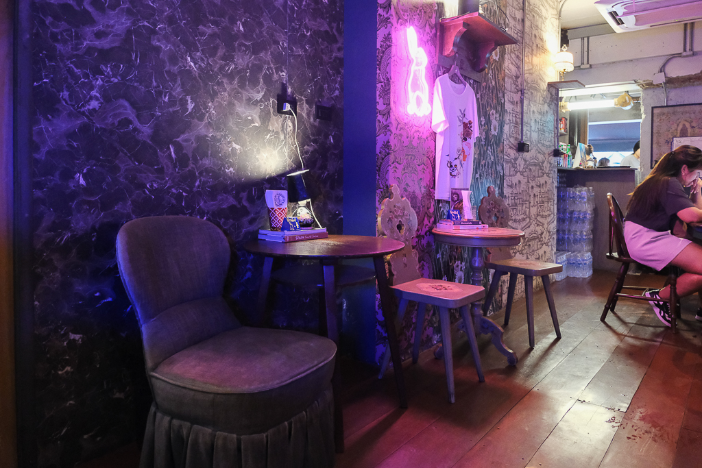 泰國曼谷｜e-ga LAB．一樓是A pink rabbit + Bob蛋糕店，嵩越路人氣咖啡甜點推薦 @飛天璇的口袋