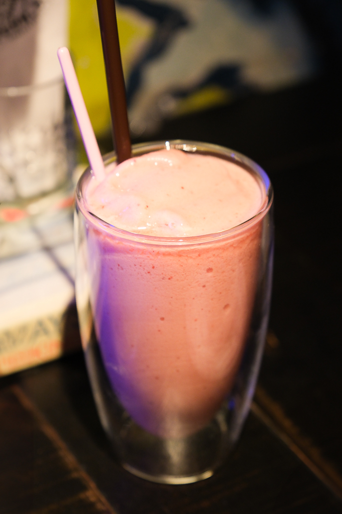 泰國曼谷｜e-ga LAB．一樓是A pink rabbit + Bob蛋糕店，嵩越路人氣咖啡甜點推薦 @飛天璇的口袋