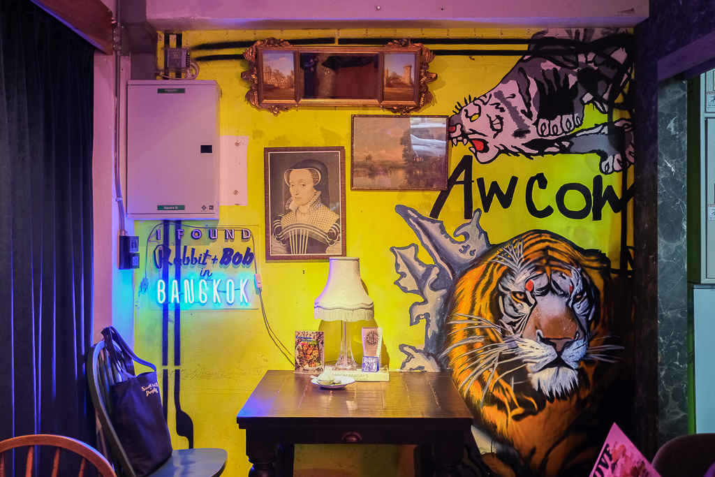 泰國曼谷｜e-ga LAB．一樓是A pink rabbit + Bob蛋糕店，嵩越路人氣咖啡甜點推薦 @飛天璇的口袋