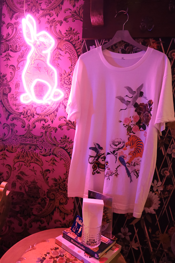 泰國曼谷｜e-ga LAB．一樓是A pink rabbit + Bob蛋糕店，嵩越路人氣咖啡甜點推薦 @飛天璇的口袋