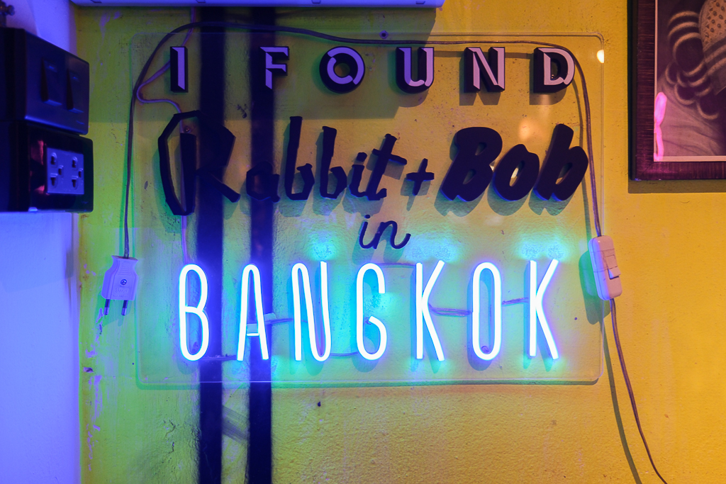 泰國曼谷｜e-ga LAB．一樓是A pink rabbit + Bob蛋糕店，嵩越路人氣咖啡甜點推薦 @飛天璇的口袋