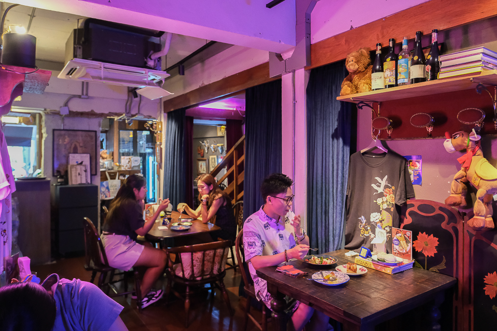 泰國曼谷｜e-ga LAB．一樓是A pink rabbit + Bob蛋糕店，嵩越路人氣咖啡甜點推薦 @飛天璇的口袋