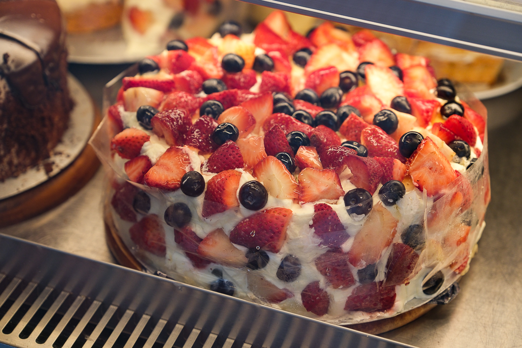 泰國曼谷｜e-ga LAB．一樓是A pink rabbit + Bob蛋糕店，嵩越路人氣咖啡甜點推薦 @飛天璇的口袋