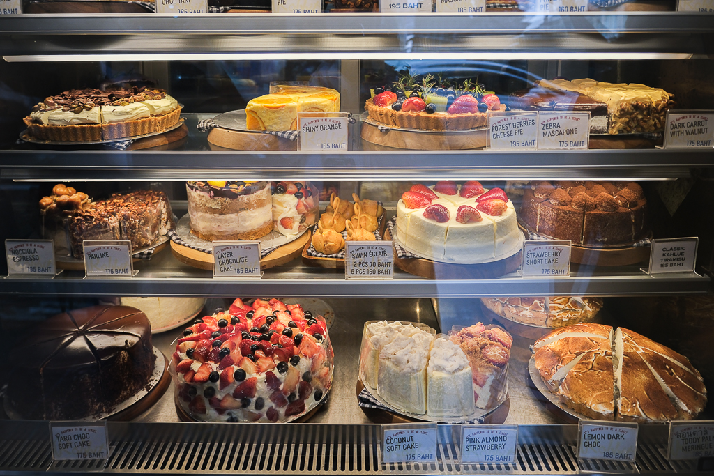 泰國曼谷｜e-ga LAB．一樓是A pink rabbit + Bob蛋糕店，嵩越路人氣咖啡甜點推薦 @飛天璇的口袋