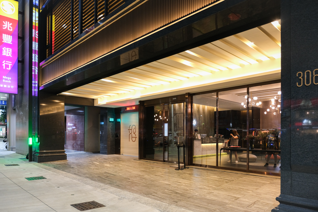 高雄新興｜JOHO HOTEL．下午茶點心吃到飽，早餐可以吃到12點退房 @飛天璇的口袋