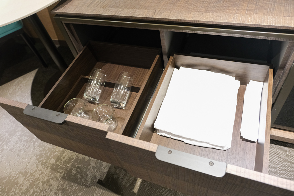 高雄新興｜JOHO HOTEL．下午茶點心吃到飽，早餐可以吃到12點退房 @飛天璇的口袋