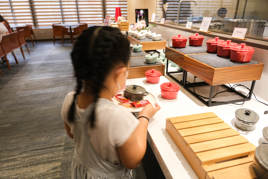 高雄新興｜JOHO HOTEL．下午茶點心吃到飽，早餐可以吃到12點退房 @飛天璇的口袋