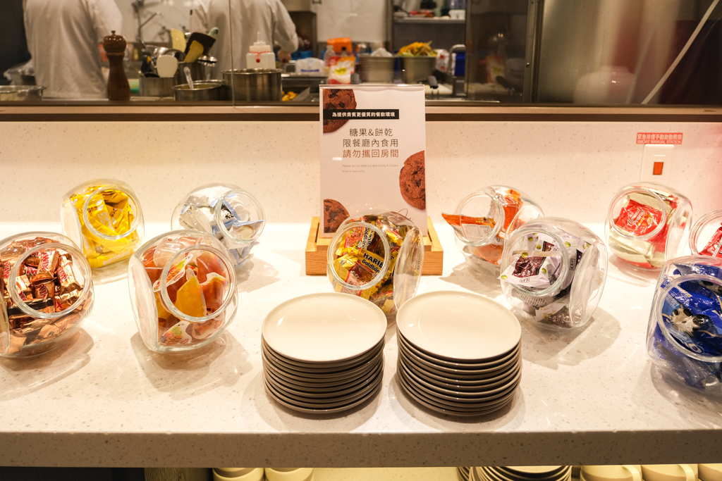 高雄新興｜JOHO HOTEL．下午茶點心吃到飽，早餐可以吃到12點退房 @飛天璇的口袋