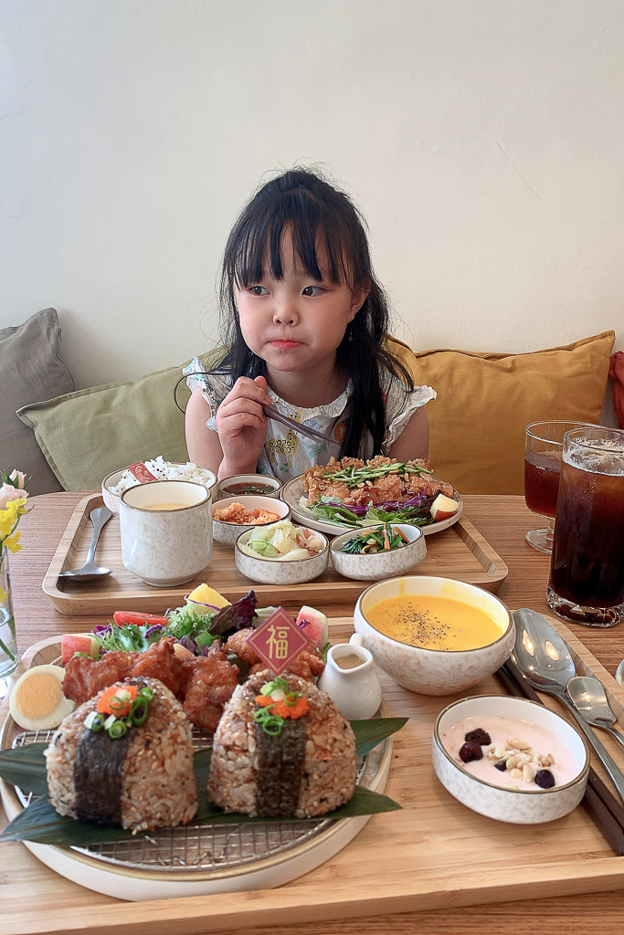 彰化北斗｜晨曦食光．鄉野間獨棟純白建築，北斗文青風質感早午餐 @飛天璇的口袋