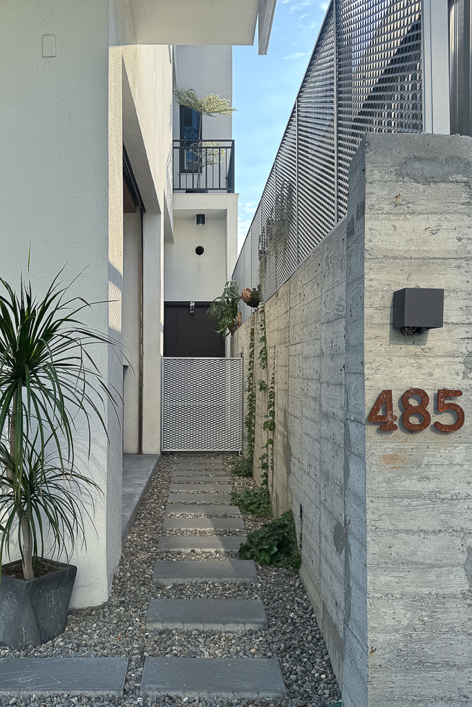 彰化北斗｜與咖啡 And. Coffee Roastery．搬了家空間更提升，甜點更有水準 @飛天璇的口袋