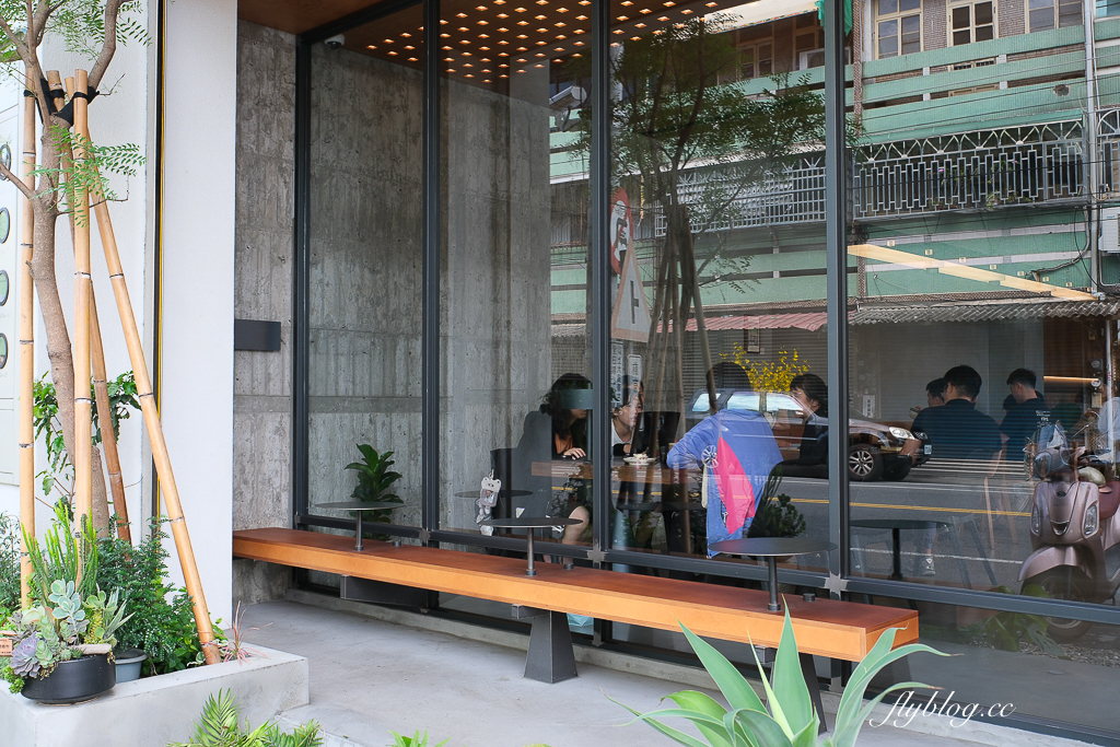 彰化北斗｜與咖啡 And. Coffee Roastery．搬了家空間更提升，甜點更有水準 @飛天璇的口袋