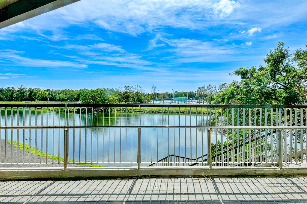 台東景點｜台東大學圖書館．世界8大特色圖書館之首，坐擁大片綠地湖畔美景 @飛天璇的口袋