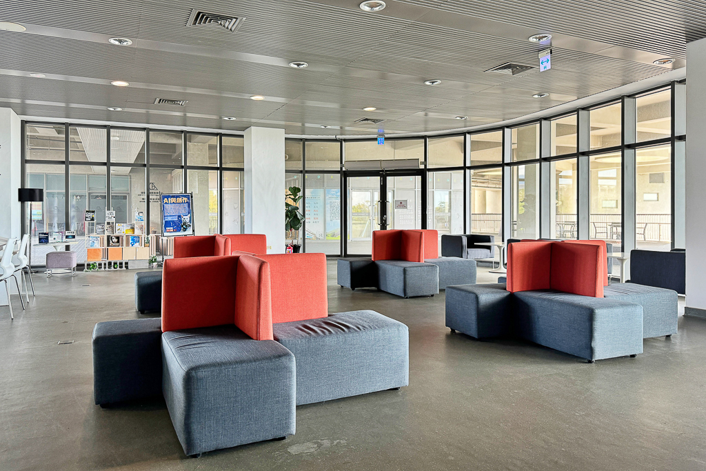 台東景點｜台東大學圖書館．世界8大特色圖書館之首，坐擁大片綠地湖畔美景 @飛天璇的口袋