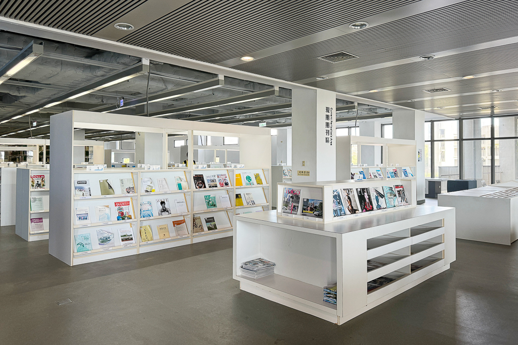台東景點｜台東大學圖書館．世界8大特色圖書館之首，坐擁大片綠地湖畔美景 @飛天璇的口袋