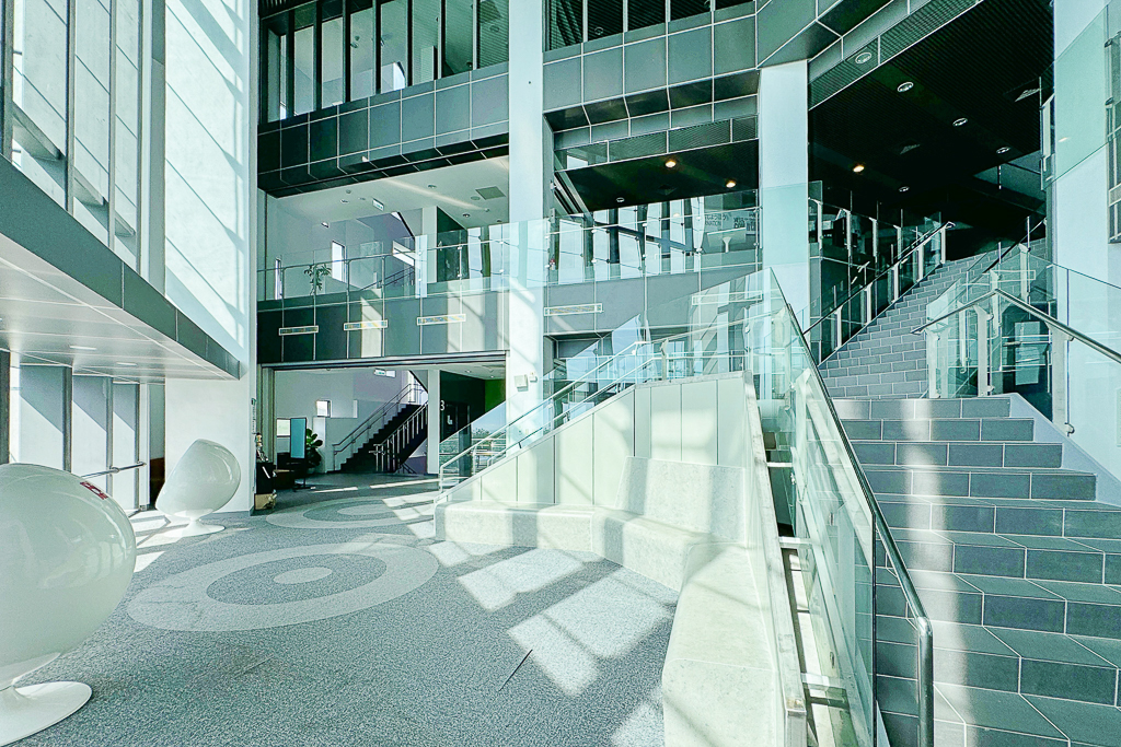 台東景點｜台東大學圖書館．世界8大特色圖書館之首，坐擁大片綠地湖畔美景 @飛天璇的口袋