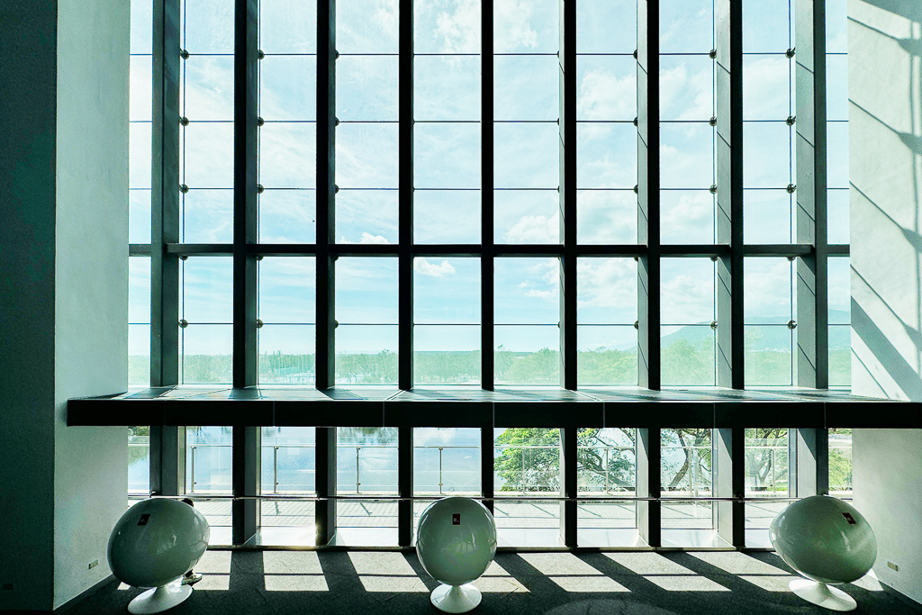 台東景點｜台東大學圖書館．世界8大特色圖書館之首，坐擁大片綠地湖畔美景 @飛天璇的口袋