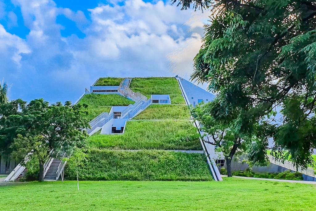 台東景點｜台東大學圖書館．世界8大特色圖書館之首，坐擁大片綠地湖畔美景 @飛天璇的口袋