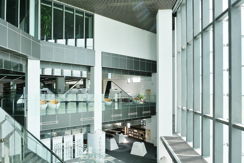 台東景點｜台東大學圖書館．世界8大特色圖書館之首，坐擁大片綠地湖畔美景 @飛天璇的口袋