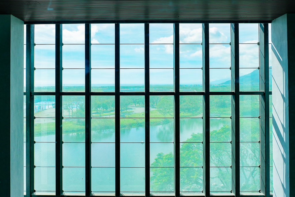 台東景點｜台東大學圖書館．世界8大特色圖書館之首，坐擁大片綠地湖畔美景 @飛天璇的口袋