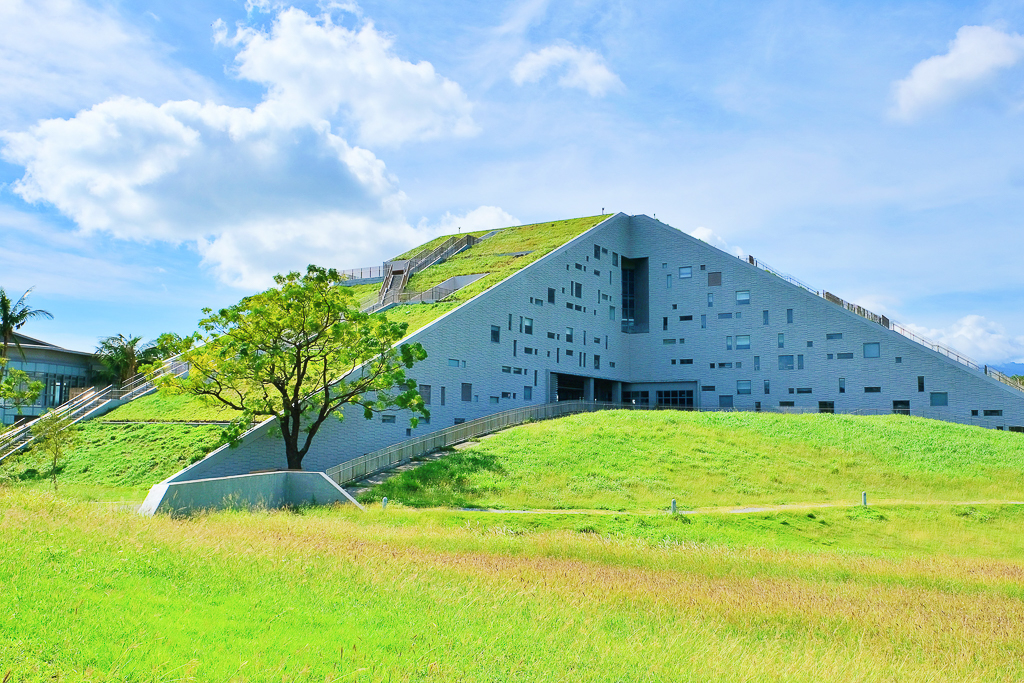 台東景點｜台東大學圖書館．世界8大特色圖書館之首，坐擁大片綠地湖畔美景 @飛天璇的口袋