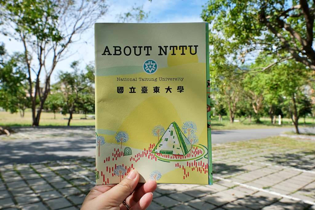 台東景點｜台東大學圖書館．世界8大特色圖書館之首，坐擁大片綠地湖畔美景 @飛天璇的口袋