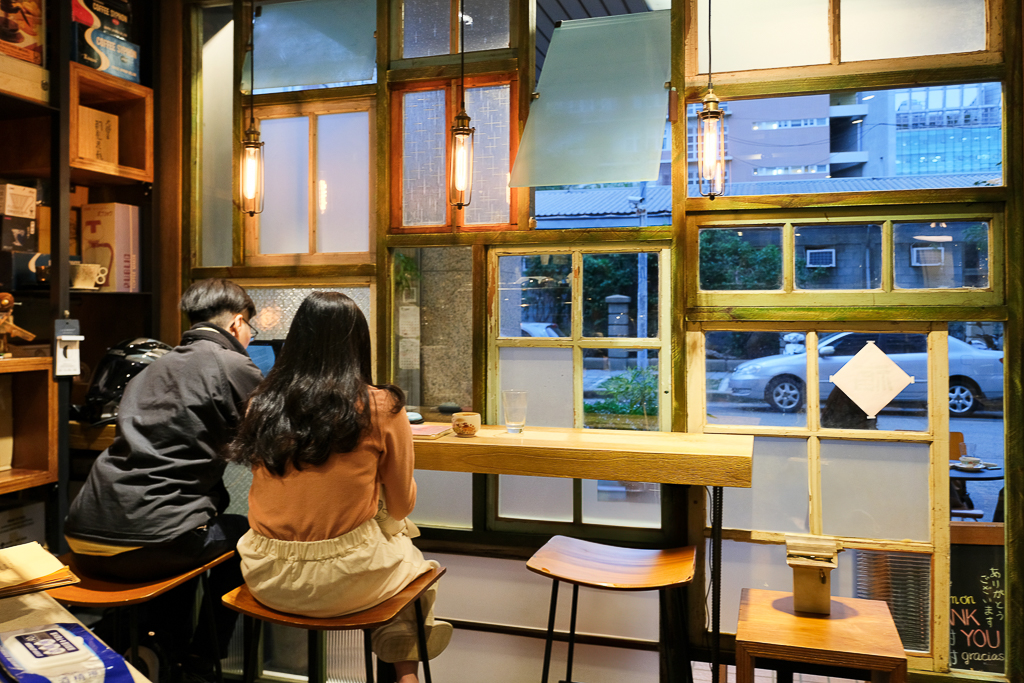 台中西區｜与謝野珈琲 yosano．喝一杯有質感的咖啡， 台中直火烘焙咖啡豆 @飛天璇的口袋