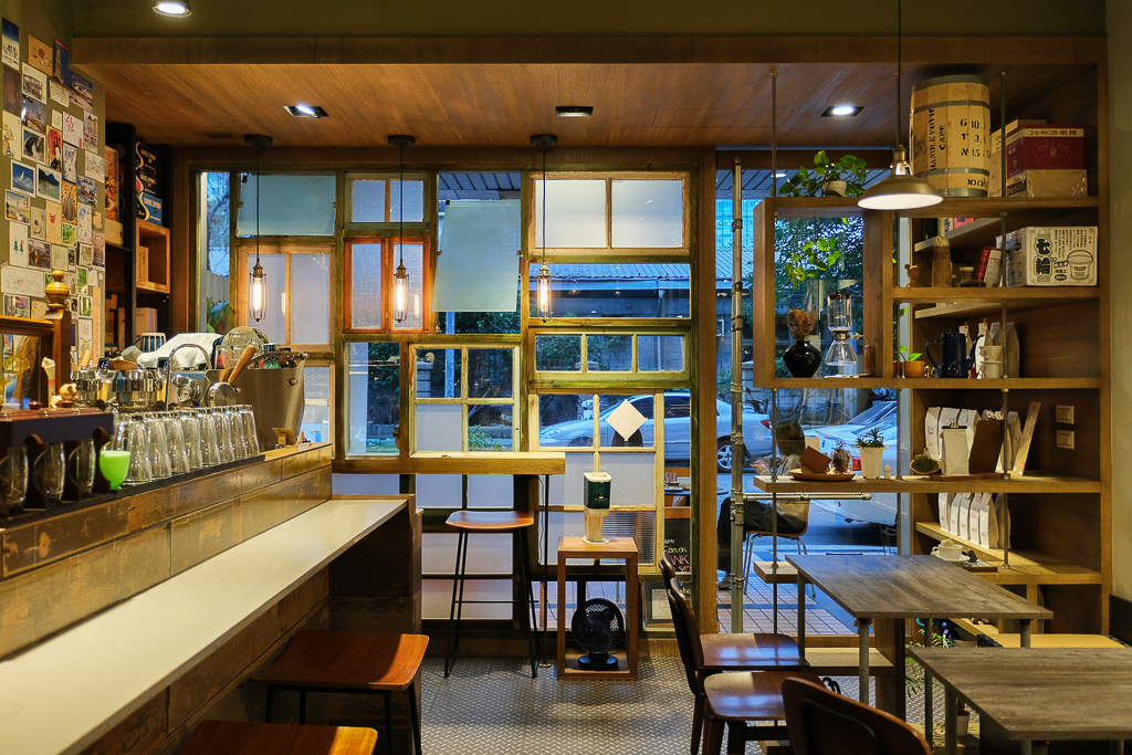 台中西區｜与謝野珈琲 yosano．喝一杯有質感的咖啡， 台中直火烘焙咖啡豆 @飛天璇的口袋