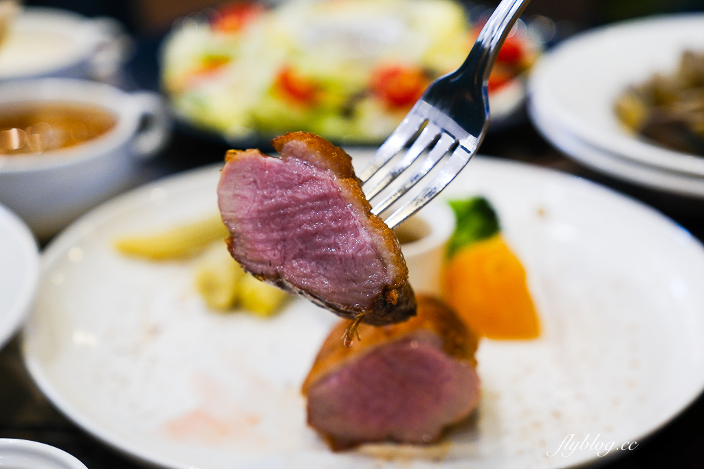 台中東區｜瀧厚炙燒熟成牛排．290元起濕式熟成牛排，湯品飲料無限使用 @飛天璇的口袋