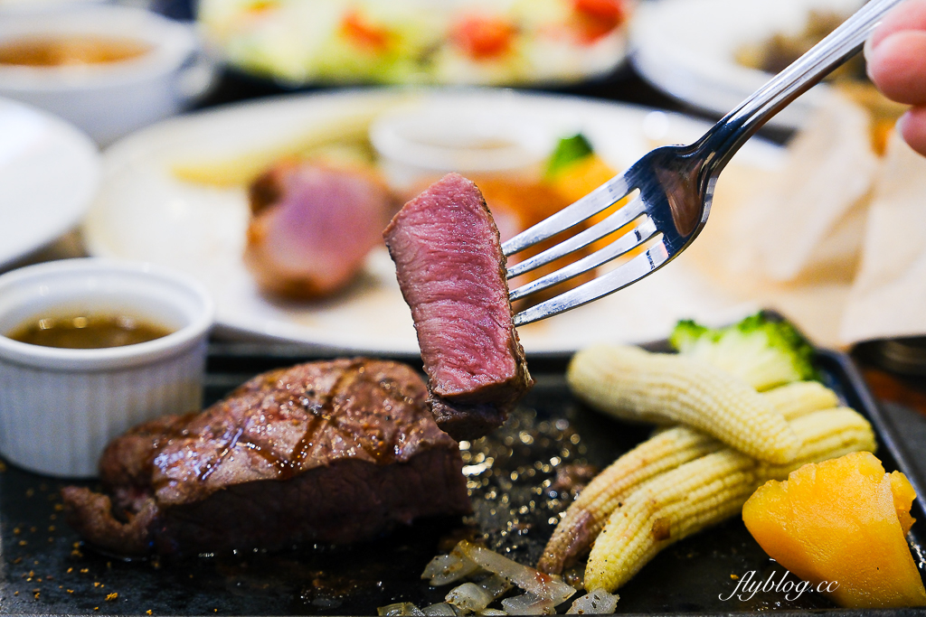 台中東區｜瀧厚炙燒熟成牛排．290元起濕式熟成牛排，湯品飲料無限使用 @飛天璇的口袋