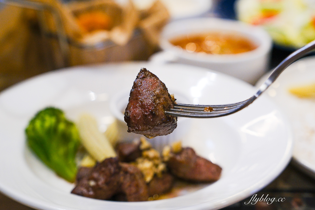 台中東區｜瀧厚炙燒熟成牛排．290元起濕式熟成牛排，湯品飲料無限使用 @飛天璇的口袋