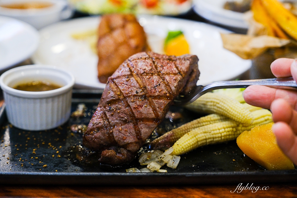 台中東區｜瀧厚炙燒熟成牛排．290元起濕式熟成牛排，湯品飲料無限使用 @飛天璇的口袋