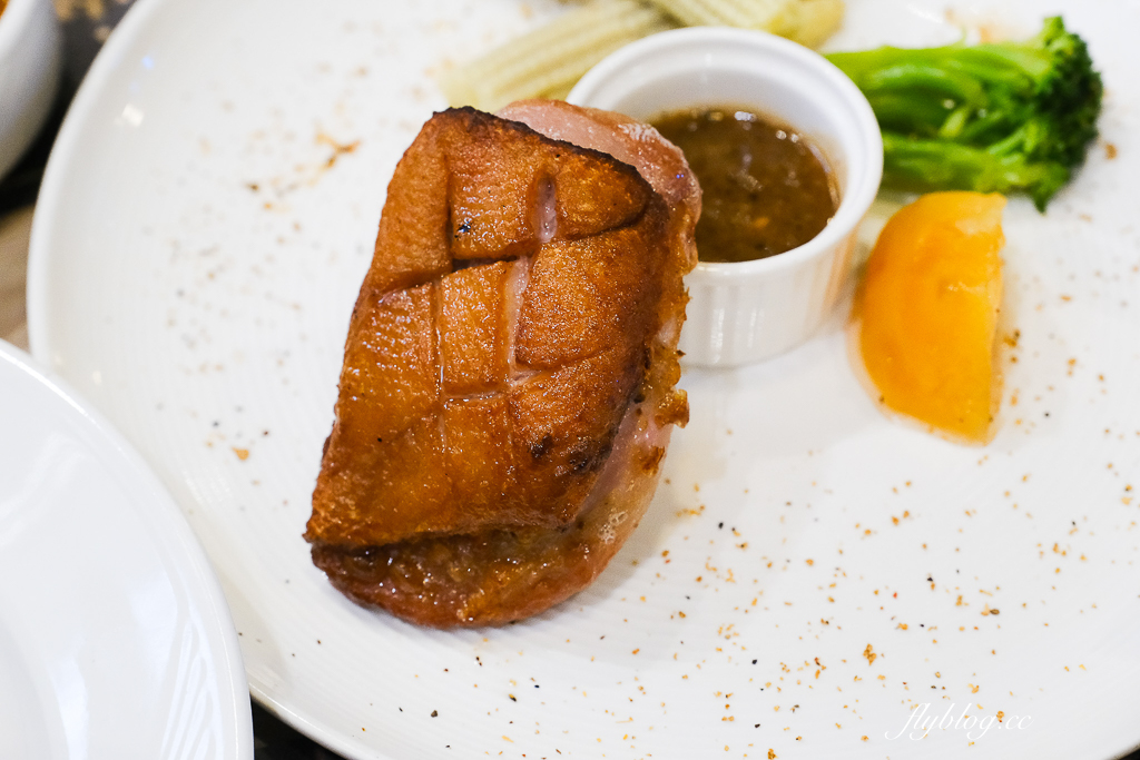 台中東區｜瀧厚炙燒熟成牛排．290元起濕式熟成牛排，湯品飲料無限使用 @飛天璇的口袋