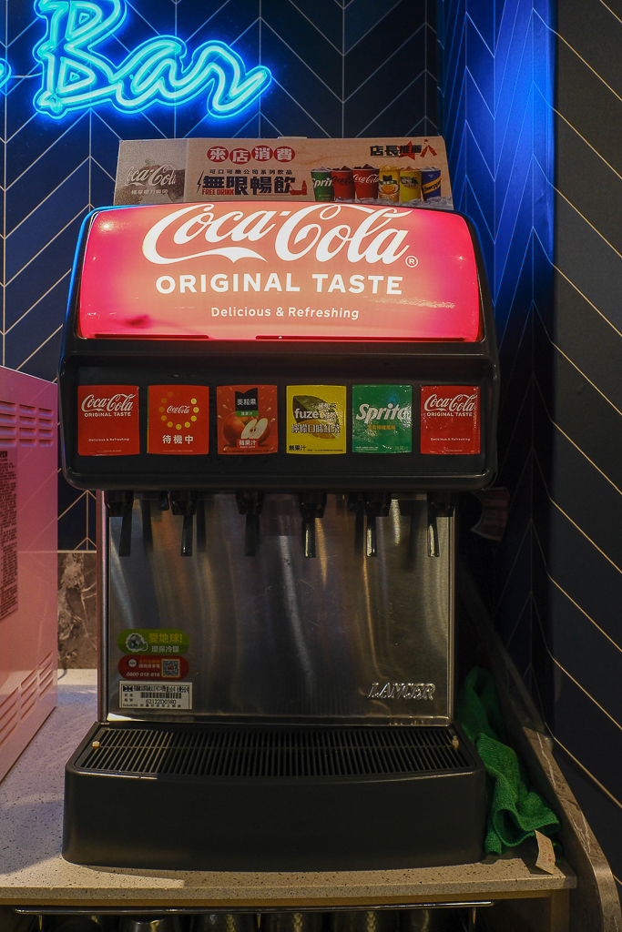 台中東區｜瀧厚炙燒熟成牛排．290元起濕式熟成牛排，湯品飲料無限使用 @飛天璇的口袋