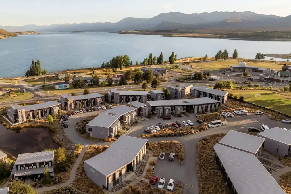 紐西蘭蒂卡波湖｜Peppers Bluewater Resort Lake Tekapo 藍水渡假村．坐擁180蒂卡波湖美景，距離牧羊人教堂5分鐘車程 @飛天璇的口袋