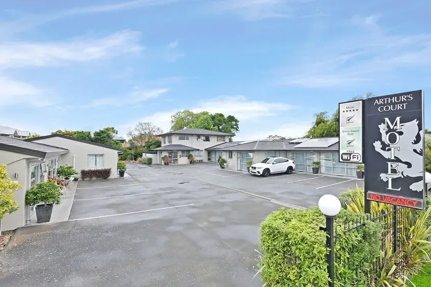 紐西蘭基督城｜Arthur’s Court Motor Lodge．機場開車15分鐘，旅館附有洗衣室 @飛天璇的口袋