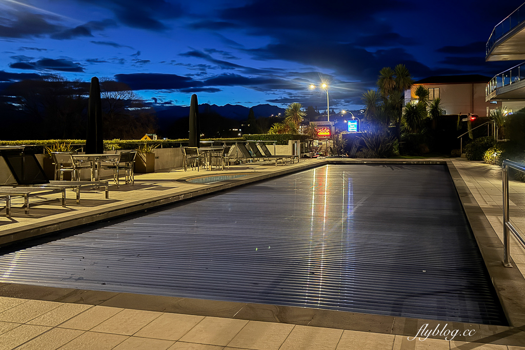 紐西蘭瓦納卡｜Lakeside Apartments Wanaka．瓦納卡湖畔飯店，有露天游泳池和三溫暖水池 @飛天璇的口袋