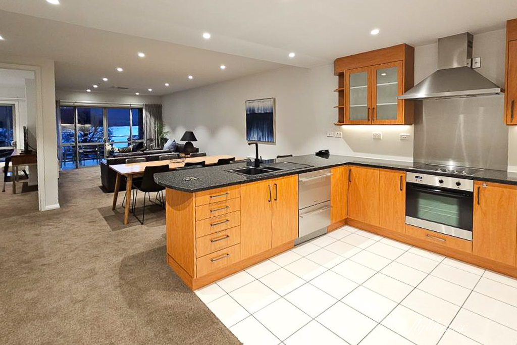 紐西蘭瓦納卡｜Lakeside Apartments Wanaka．瓦納卡湖畔飯店，有露天游泳池和三溫暖水池 @飛天璇的口袋