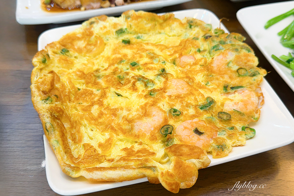 台中北區｜利居家鄉小吃．北平路30年老字號，必點木須炒麵和小菜 @飛天璇的口袋