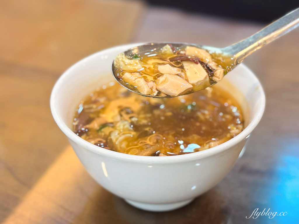 台中北區｜利居家鄉小吃．北平路30年老字號，必點木須炒麵和小菜 @飛天璇的口袋