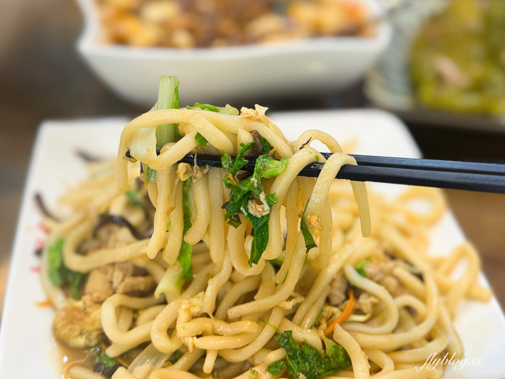 台中北區｜利居家鄉小吃．北平路30年老字號，必點木須炒麵和小菜 @飛天璇的口袋