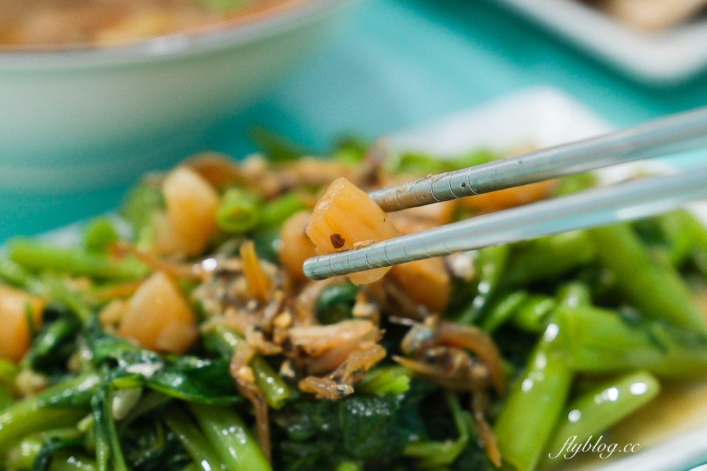 台中北區｜哩賀家．每天市場採買東港直送鮮蚵，台中好吃脆皮蚵仔煎 @飛天璇的口袋