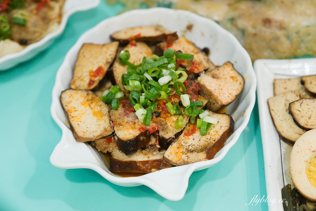 台中北區｜哩賀家．每天市場採買東港直送鮮蚵，台中好吃脆皮蚵仔煎 @飛天璇的口袋