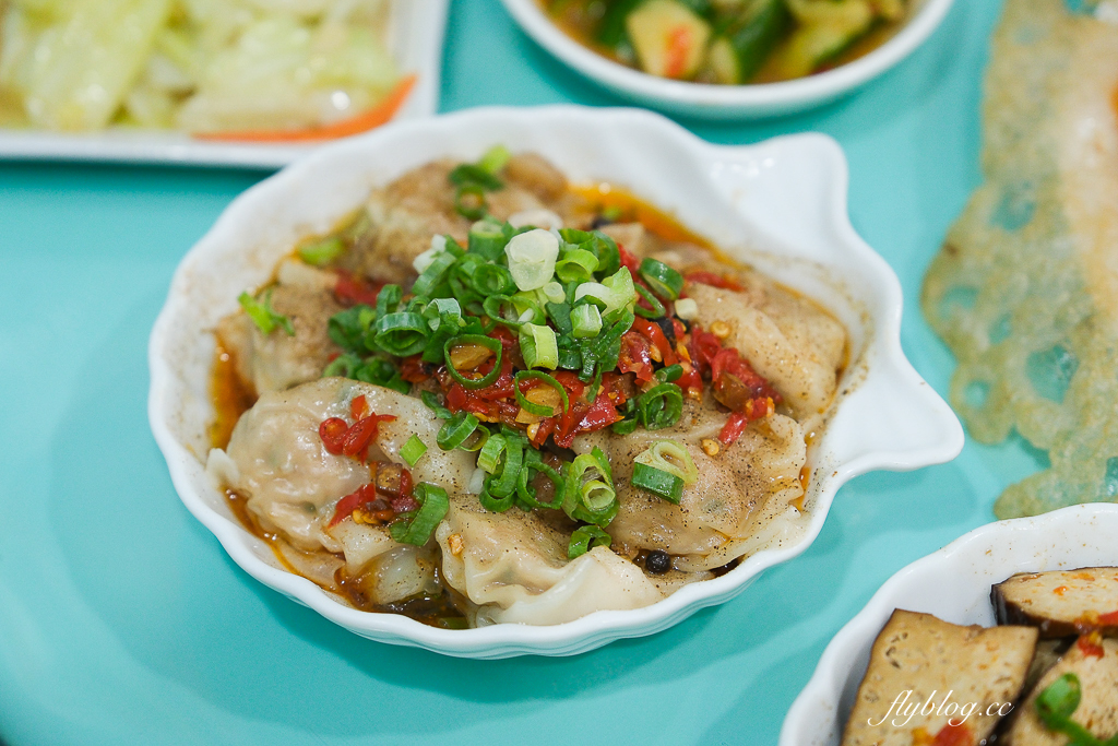 台中北區｜哩賀家．每天市場採買東港直送鮮蚵，台中好吃脆皮蚵仔煎 @飛天璇的口袋