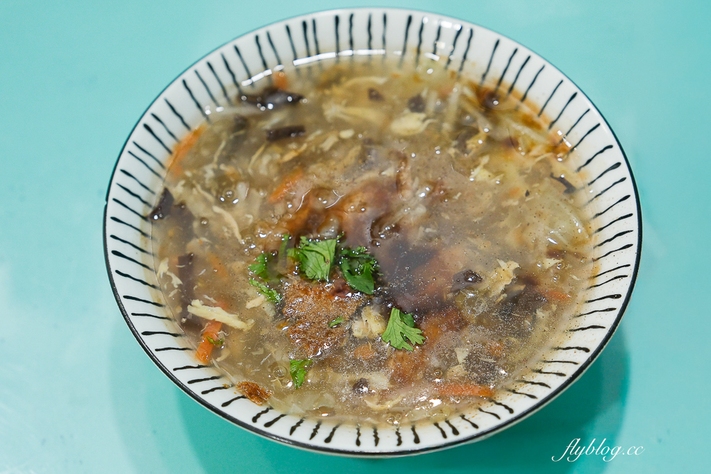 台中北區｜哩賀家．每天市場採買東港直送鮮蚵，台中好吃脆皮蚵仔煎 @飛天璇的口袋