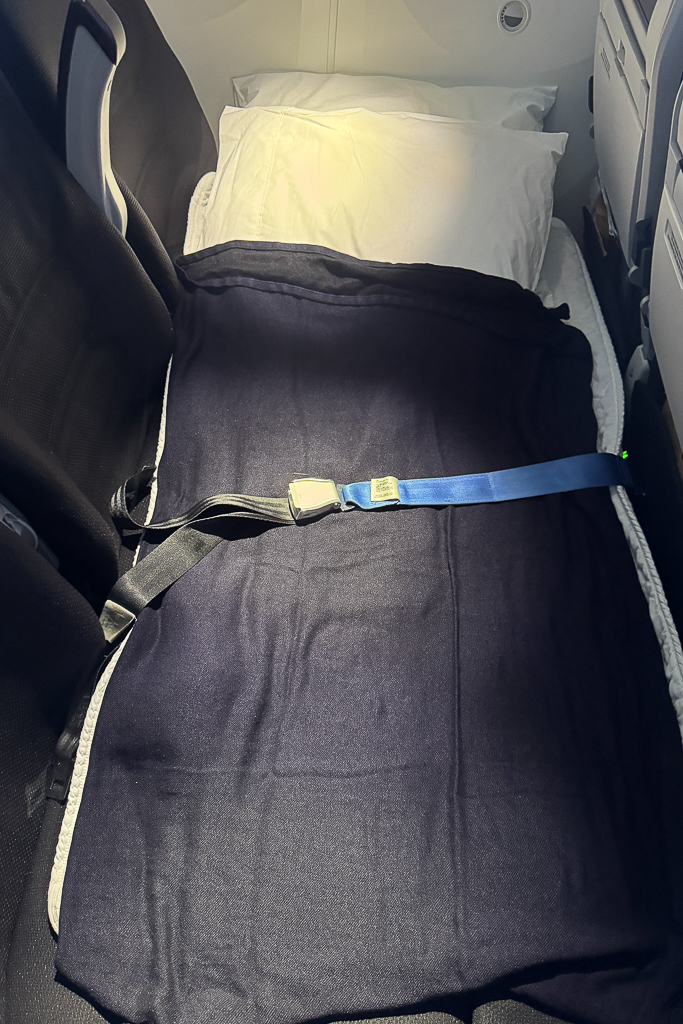 【紐西蘭航空】台北唯一直飛奧克蘭，經濟艙也能180度躺平睡到目的地，首創空中沙發 Skycouch @飛天璇的口袋