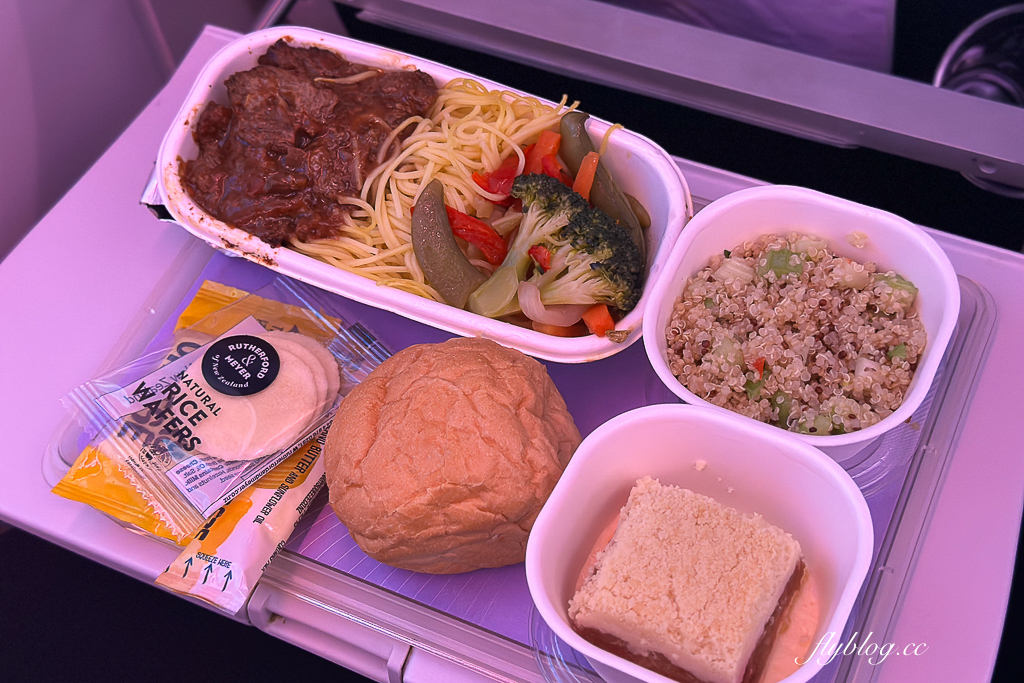 【紐西蘭航空】台北唯一直飛奧克蘭，經濟艙也能180度躺平睡到目的地，首創空中沙發 Skycouch @飛天璇的口袋