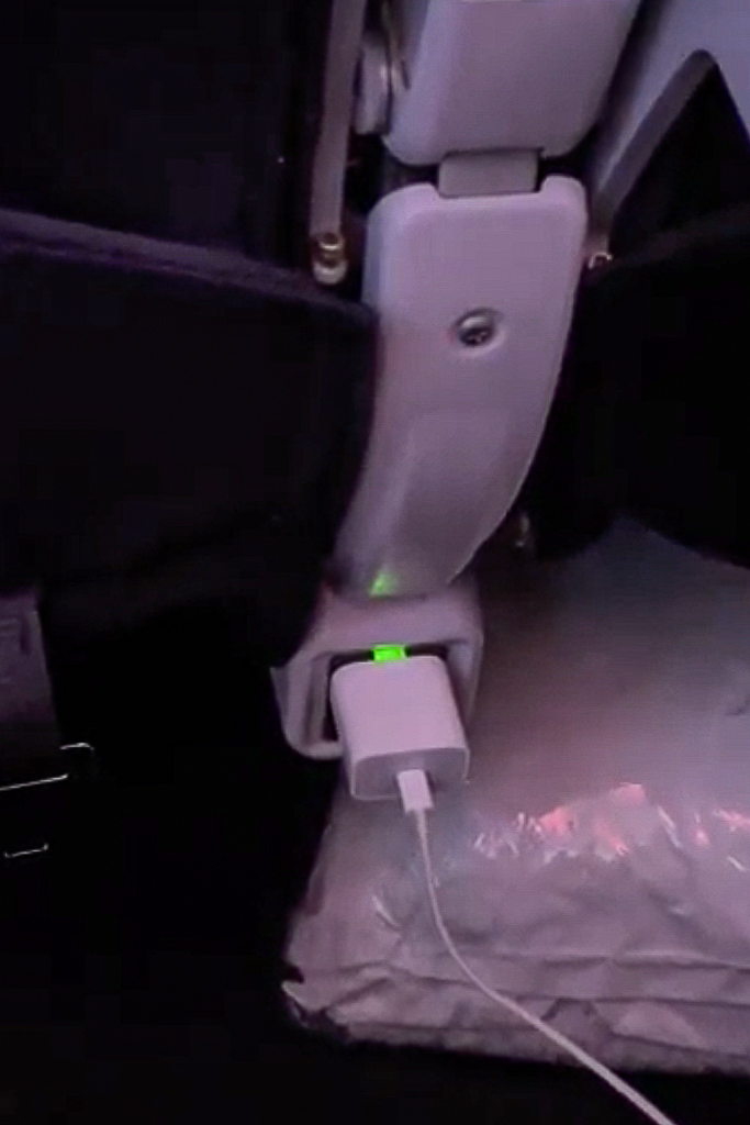 【紐西蘭航空】台北唯一直飛奧克蘭，經濟艙也能180度躺平睡到目的地，首創空中沙發 Skycouch @飛天璇的口袋