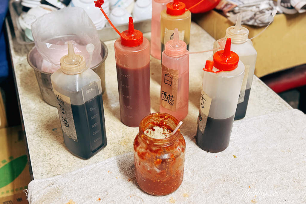 台中西屯｜山東老牌水餃牛肉麵．台中巨無霸大水餃，一口咬下滿滿韭菜內餡 @飛天璇的口袋